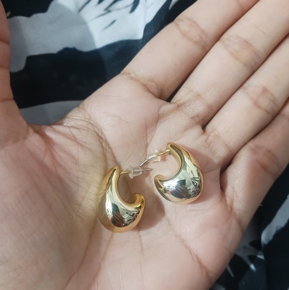 Women Fashion Gold Raindrop Mini Stud Earrings - Picture 4 of 9